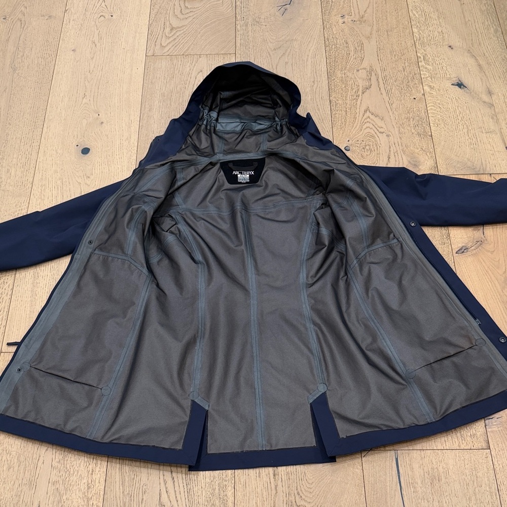 Arc'teryx Navy Blue Hooded Goretex Rain Jacket - Picture 6 of 7